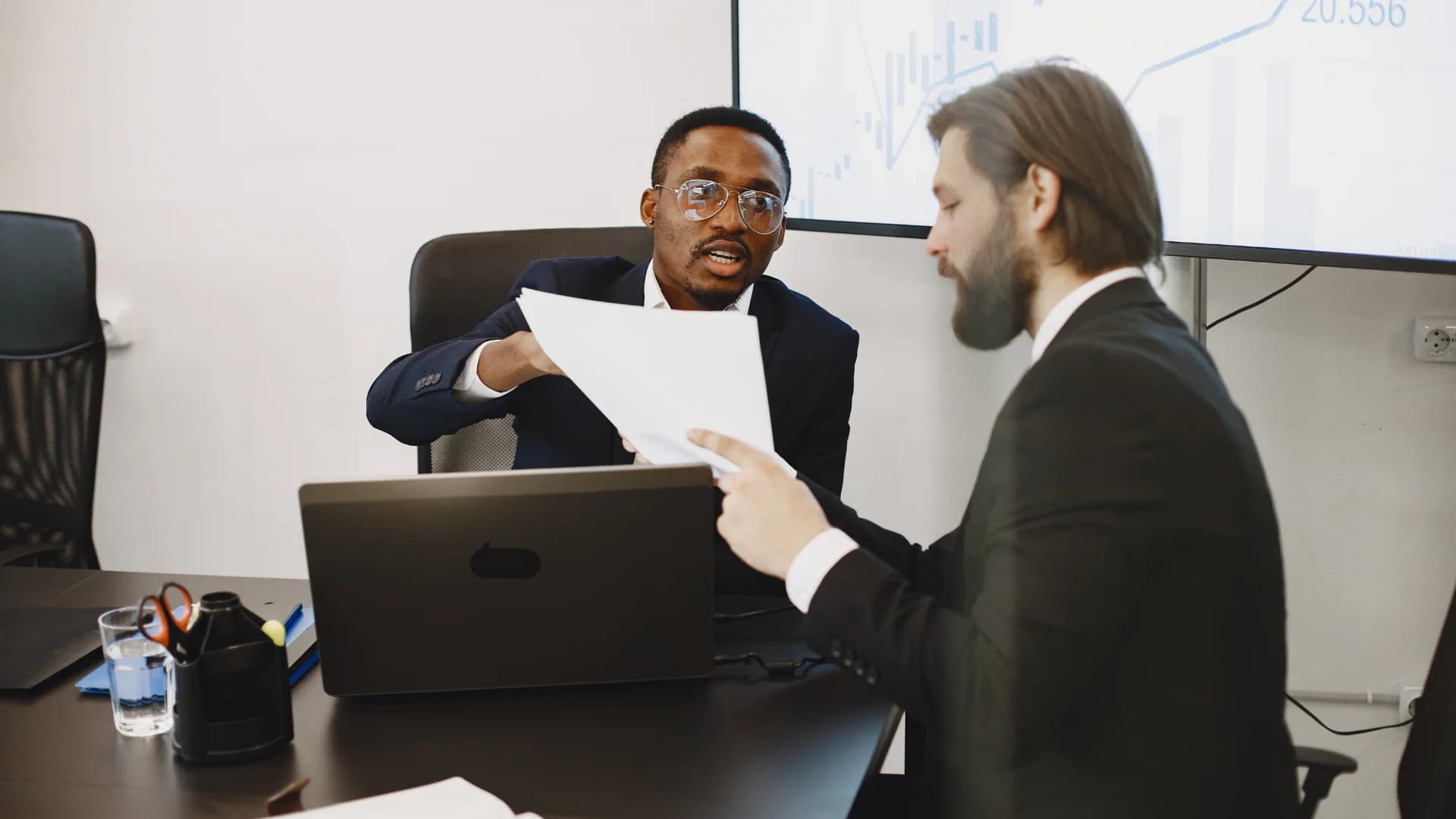Sales teams working with Fig